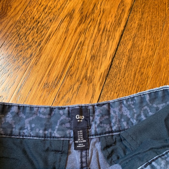 Navy Floral Men’s Shorts Size 32 - Picture 3 of 4